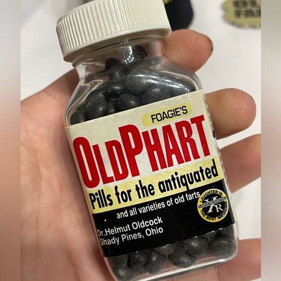 Old Fart Novelty Gift Set GUC
Over the Hill 40th 50th 60th Birthday Gag Gifts - Picture 11 of 11